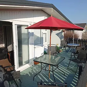 Ye Olde Wooden Seashack: Beachfront Pet-friendly Retreat Bridlington